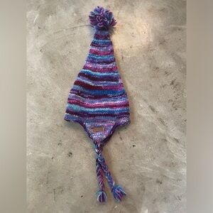 Lucy IbuRG handmade Bolivian winter “elf” hat 100% wool youth/adult